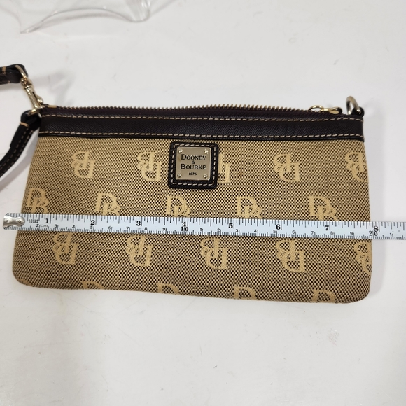 Dooney bourke canvas sig db tan brown wristlet euc - Picture 7 of 8
